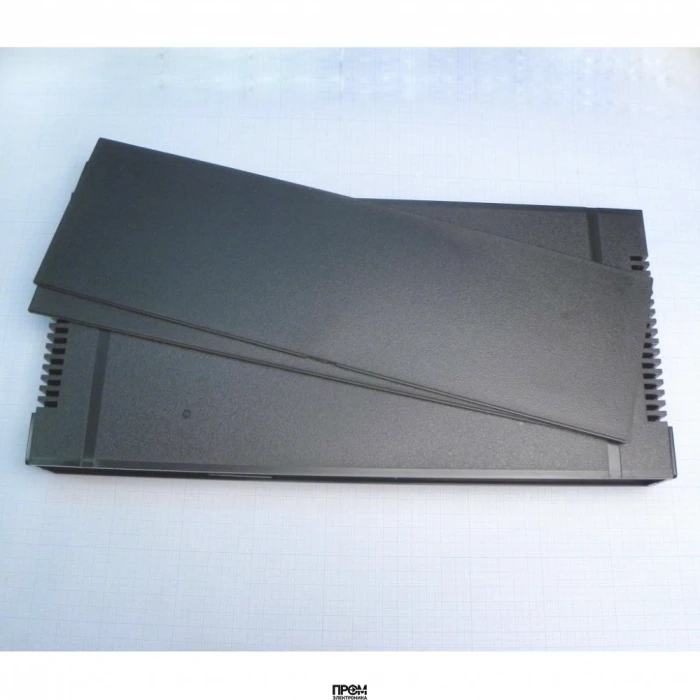G17083UBK, Корпус 3U из ударопрочного жаростойкого пластика черного цвета для монтажа в стойку 19"