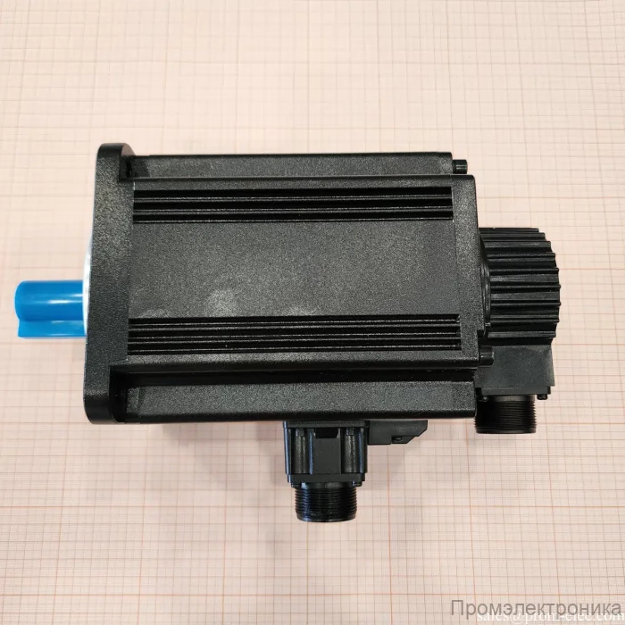 ECMA-K11320SS Серводвигатель переменного тока 2.0кВт, 400В, 2000об/мин, с тормозом и сальником, вал со шпонкой и внутренней резьбой