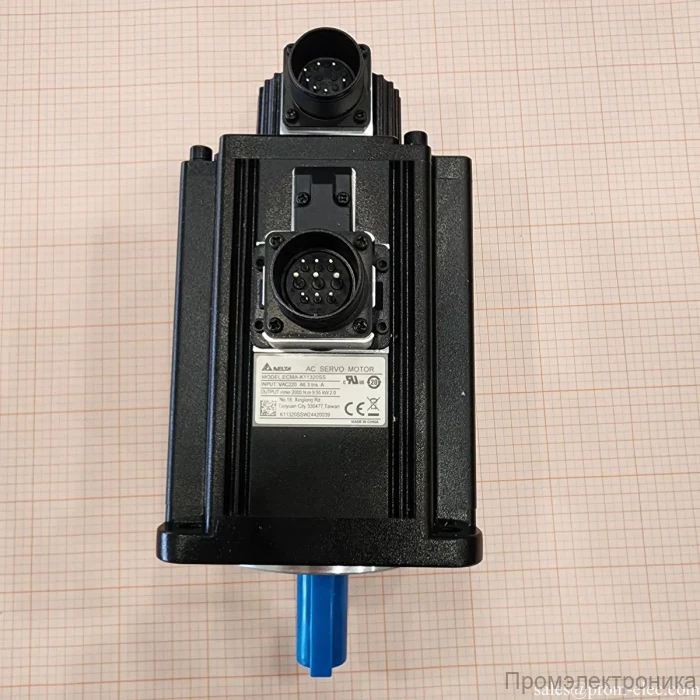 ECMA-K11320SS Серводвигатель переменного тока 2.0кВт, 400В, 2000об/мин, с тормозом и сальником, вал со шпонкой и внутренней резьбой