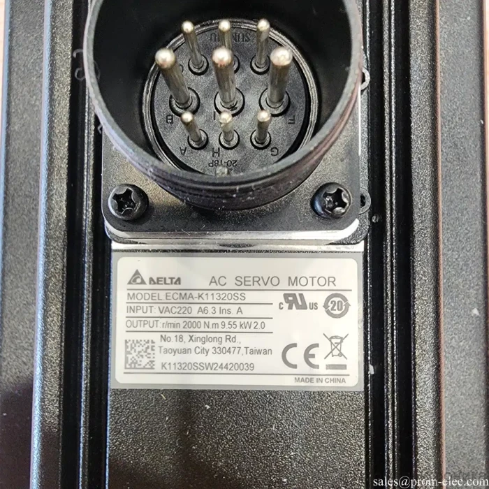 ECMA-K11320SS Серводвигатель переменного тока 2.0кВт, 400В, 2000об/мин, с тормозом и сальником, вал со шпонкой и внутренней резьбой